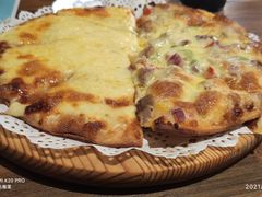 牛肉榴莲双拼披萨-雾田时尚餐厅(尹山湖歌林公园店)