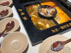 -老牌坊云南鱼豆花火锅(哈西万达店)