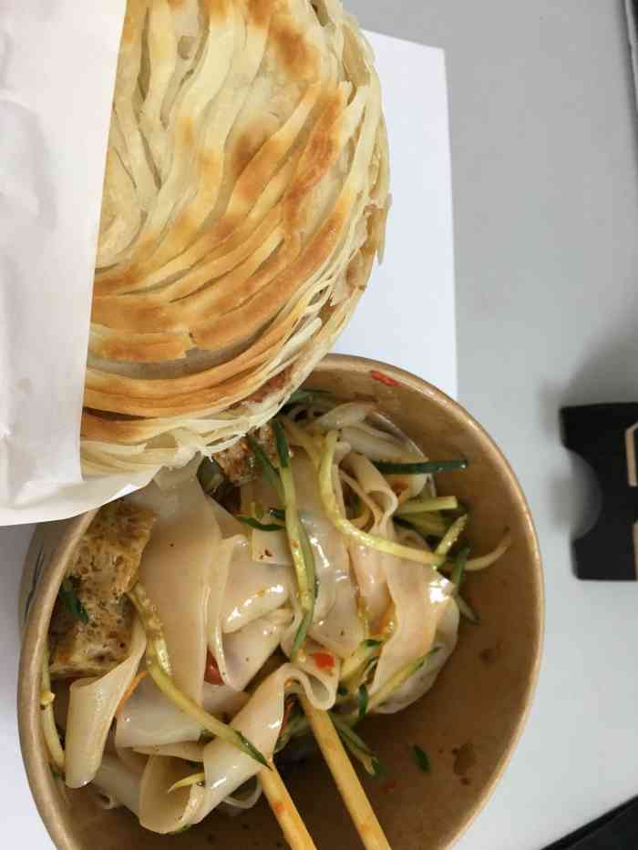 大掌柜凉皮肉夹馍-"晚上想吃凉面,叫的外卖,包装看着还挺干净.