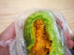 蛋黄肉松青团-沈大成(城隍庙店)