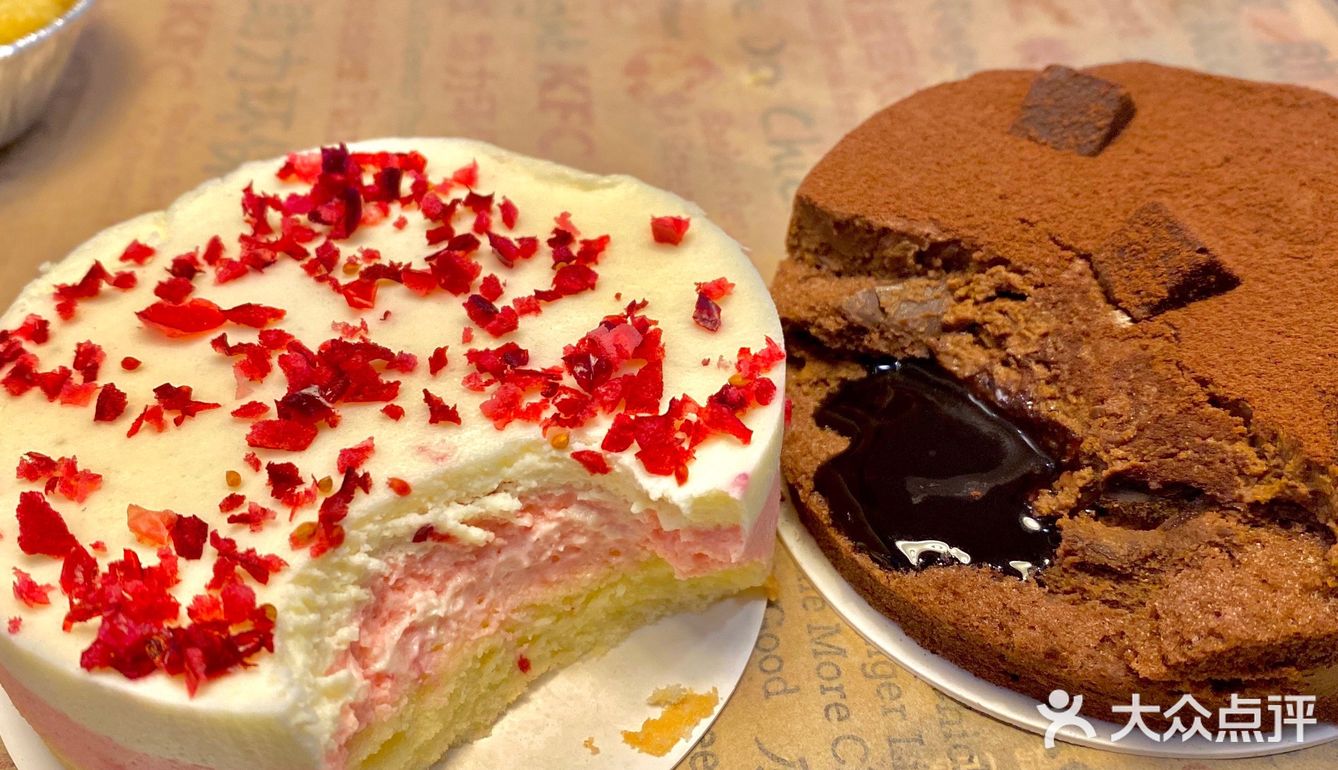 KFC圣诞限定新品|慕斯流心小蛋糕🍰