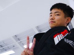 -菠萝格斗巴西柔术训练馆