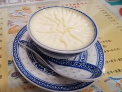 -广信牛奶甜品世家(台东店)