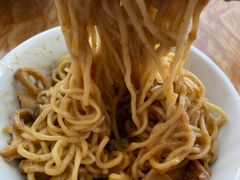 -松树干拌面店