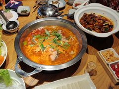 -野山舂·贵州现舂酸汤火锅(鸿通城店)