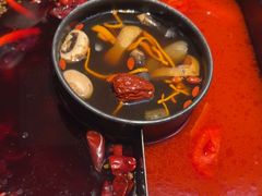 -老牌坊云南鱼豆花火锅(哈西万达店)