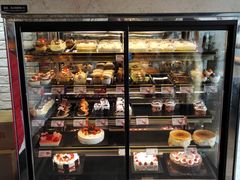 面包甜点陈列柜-可颂坊(凉城店)