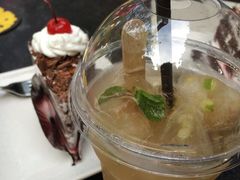 -莓园冰淇淋店