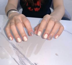 -悦指间美甲美睫