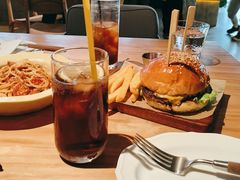 -三勾JJJ Burger&Coffee(梅溪湖店)
