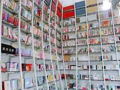 -钟书阁(松江泰晤士小镇店)