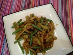 -香巴拉云南餐厅(华莱坞店)