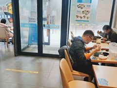 大堂-灵芝妹子海鲜米线(劳动公园店)
