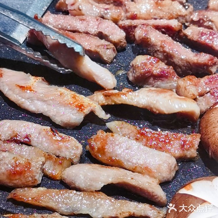 深夜食堂必来椿社烤肉!冰面配烤肉巨爽