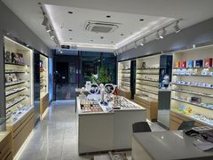 -视野联行眼镜·蔡司·尼康·豪雅·依视路(青浦宝龙店)
