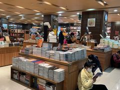 -新华书店(沙坪坝书城店)