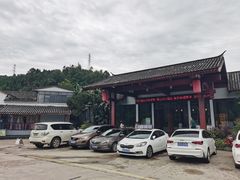 -腾冲洞山温泉村