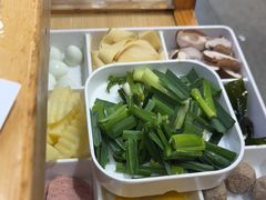 -鲁员外地锅鸡地锅鱼(古墩路店)