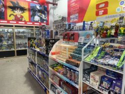 -逝水玩具折扣店