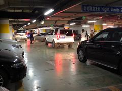 -蓝色港湾停车场