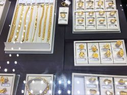 -周大福 CHOW TAI FOOK(新世界百货崇文店)