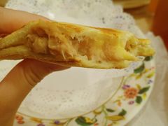 芝士吞拿鱼夹饼-喜莲咖啡