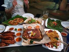 -东海岸人工湖美食村