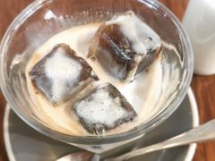 咖啡冻拿铁-ROAST coffee & eatery