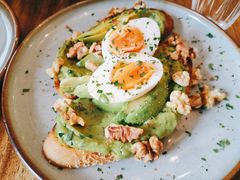 牛油果煮蛋吐司-RAC BAR(安福路店)