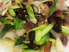 摩梭猪膘肉-泸沽肴(泸沽湖大洛水村农村信用社旁店)