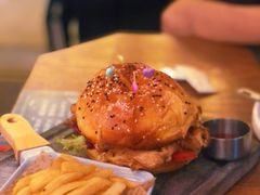 澳洲和牛汉堡配薯条-FUTURE BAR(岭南天地店)
