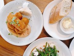 -ROAST coffee & eatery