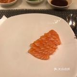 在酒店二楼 新沙路上 位置很好找