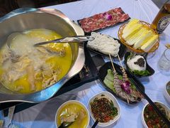 -鲜入围煮花胶鸡海鲜火锅