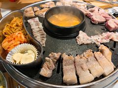 -江南猪肉商会无限续吃(弘大店)
