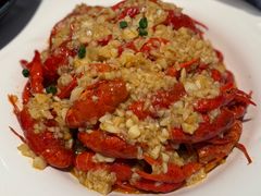 -肥肥虾庄·金牌油焖大虾(汉街SKP店)