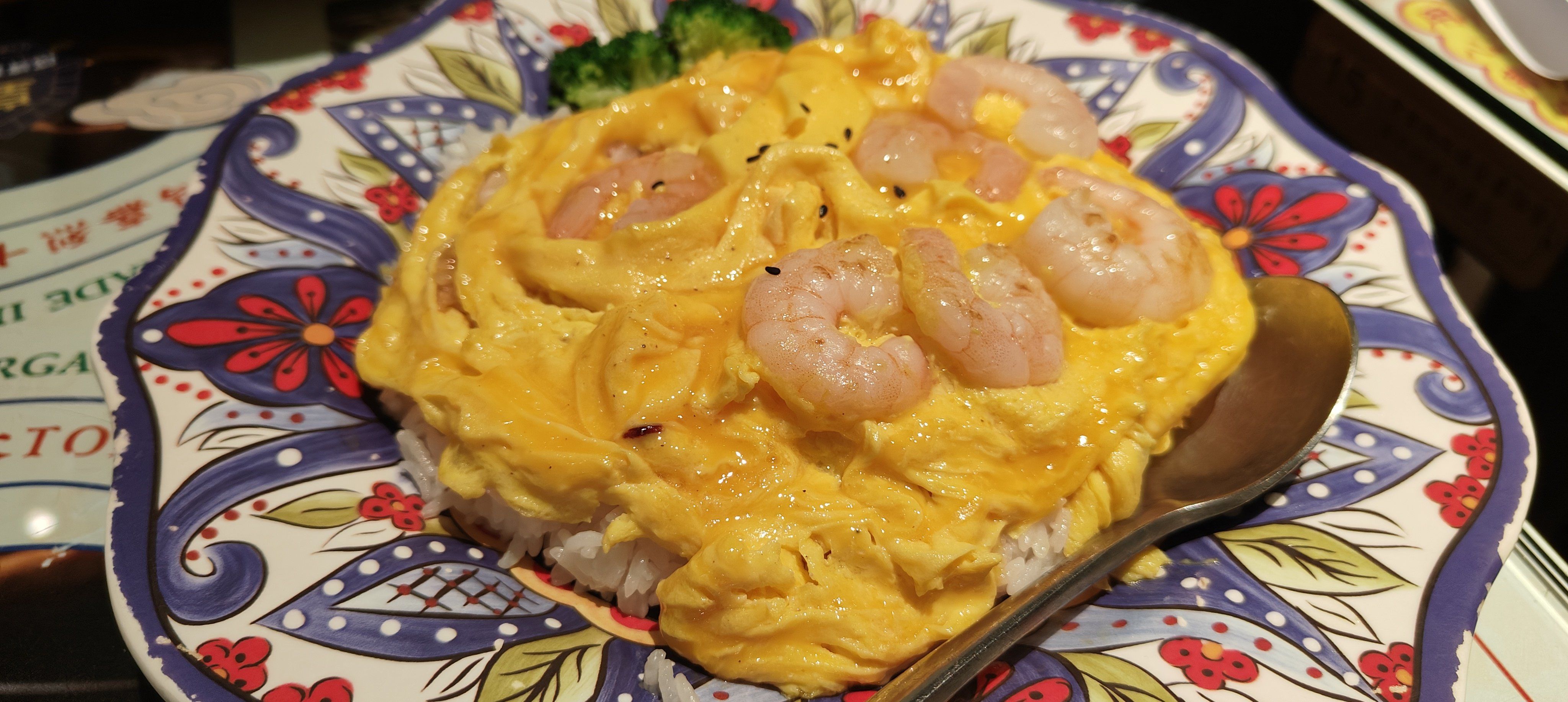 味道:滑蛋虾仁饭的味道非常鲜美,虾仁的鲜