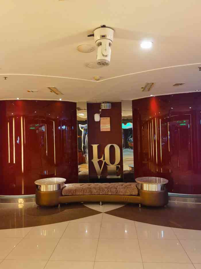 格莱美量贩式ktv(新会路店)-"说说他们家的ktv吧,是算装修不错的了吧.