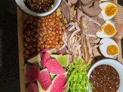 -靠山屯东北农家菜(八龙桥雅苑店)