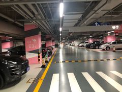 -万象天地-停车场