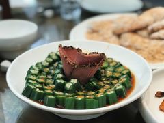 黑椒牛肉拼秋葵-将相和·海鲜蒸饺大连菜