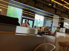 -星巴克臻选(上海虹桥新天地三店)