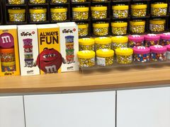 -m豆巧克力世界(上海世茂广场店)