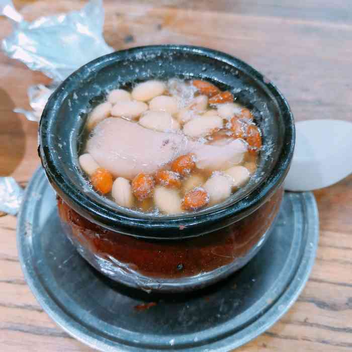打分 汤蛮好喝的,瓦罐汤.点了猪蹄黄豆汤,可惜毛没拔干净.