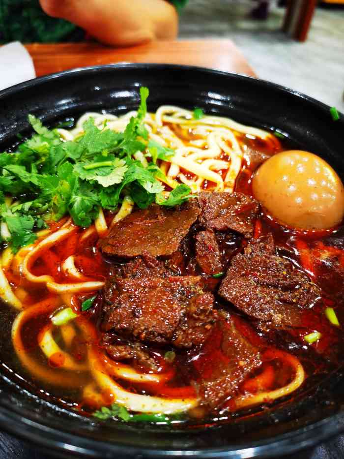 香辣牛肉面-"96「香辣鸭血面」「卤牛肉」又是一家专门.