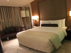 -上海滴水湖皇冠假日酒店