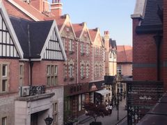 两楼窗外-钟书阁(松江泰晤士小镇店)