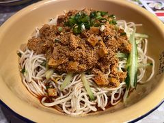 鱼籽热干面-鹤江桥·红油牛肉粉(SKP店)