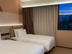 -桔子酒店(上海西藏北路地铁站店)