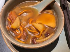 现熬野生菌汤锅-季季山·云南野生菌火锅(上海首店)